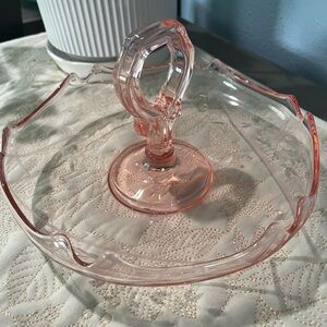 Center Handle Bon
8.5" Etched Floral
Serving Dish Vintage
Peach Pink Depression
